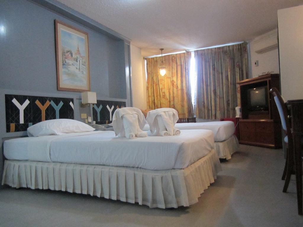 Lopburi Inn Hotel Zimmer foto