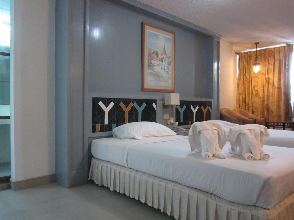 Lopburi Inn Hotel Zimmer foto