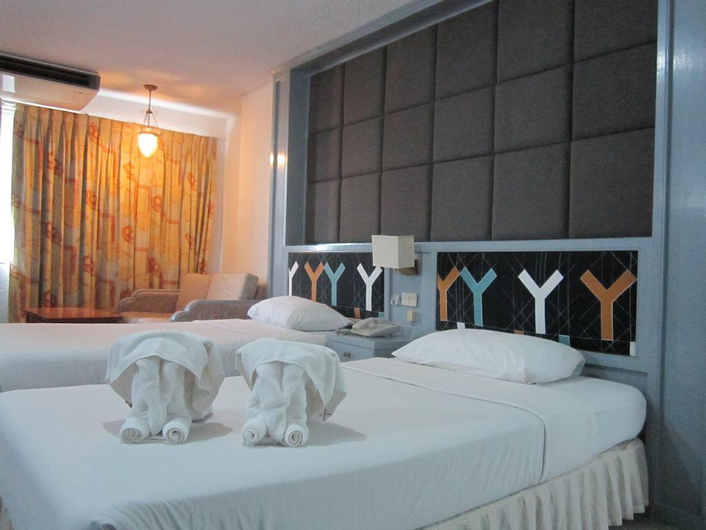 Lopburi Inn Hotel Zimmer foto
